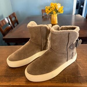 UGG AIKA SUEDE  SNEAKER 1104069 NEW 6.5 GRAY